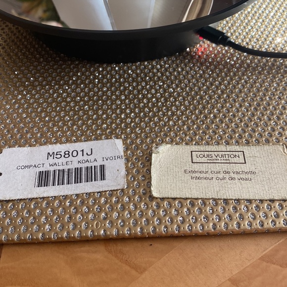 EUC Louis Vuitton Ivory Epi Leather Koala Wallet $275 - Picture 3 of 13